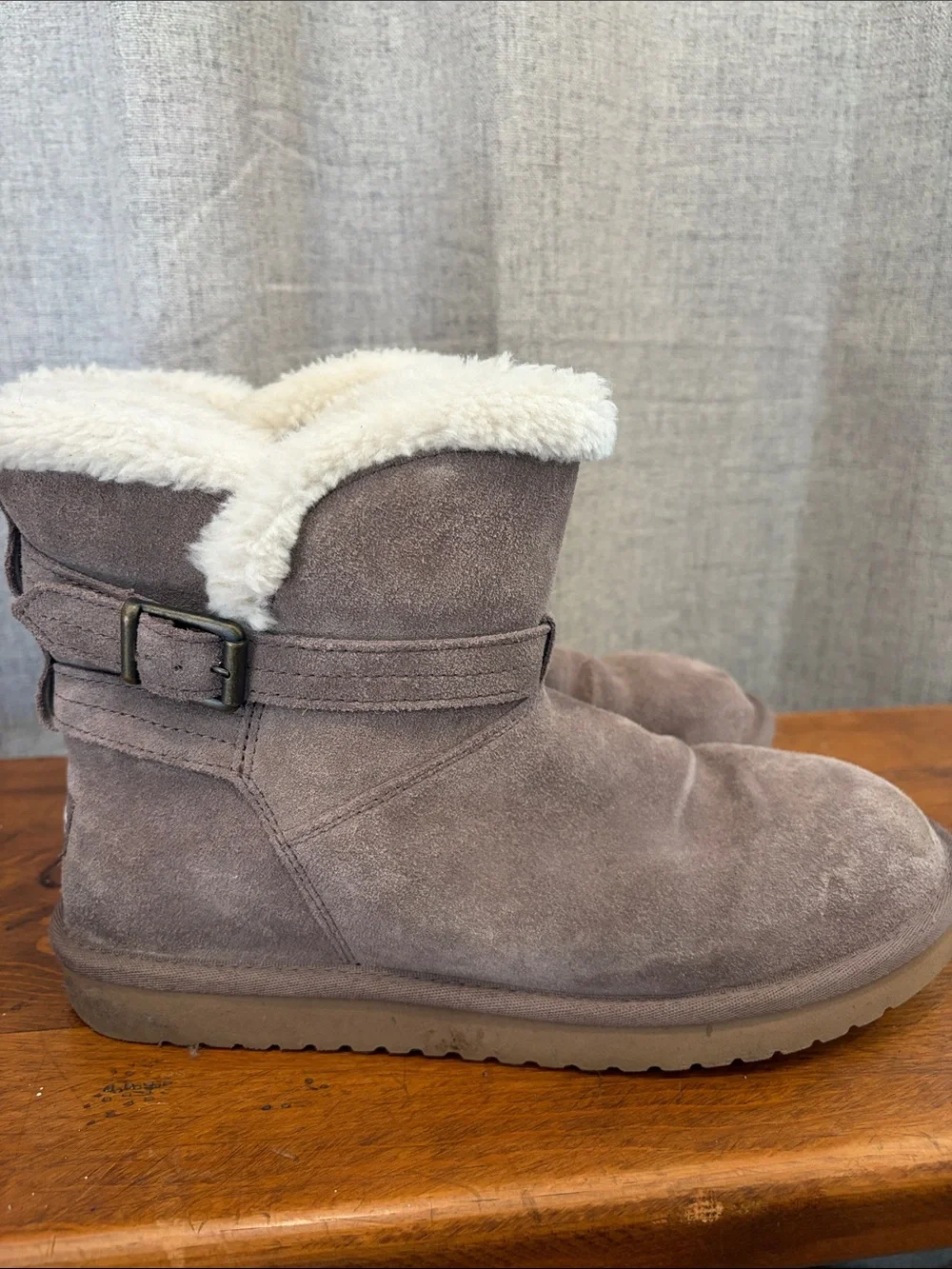 Koolaburra by Ugg Delene Mini Taupe Suede Size 9